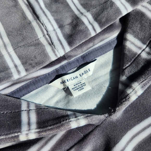 AE Cozy every after Hoodie - Size small - Picture 5 of 6